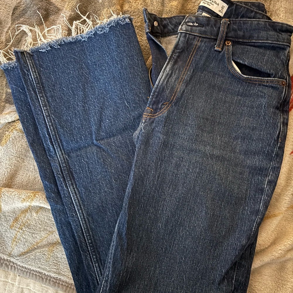 Abercrombie & Fitch Dark Blue Cropped Jeans